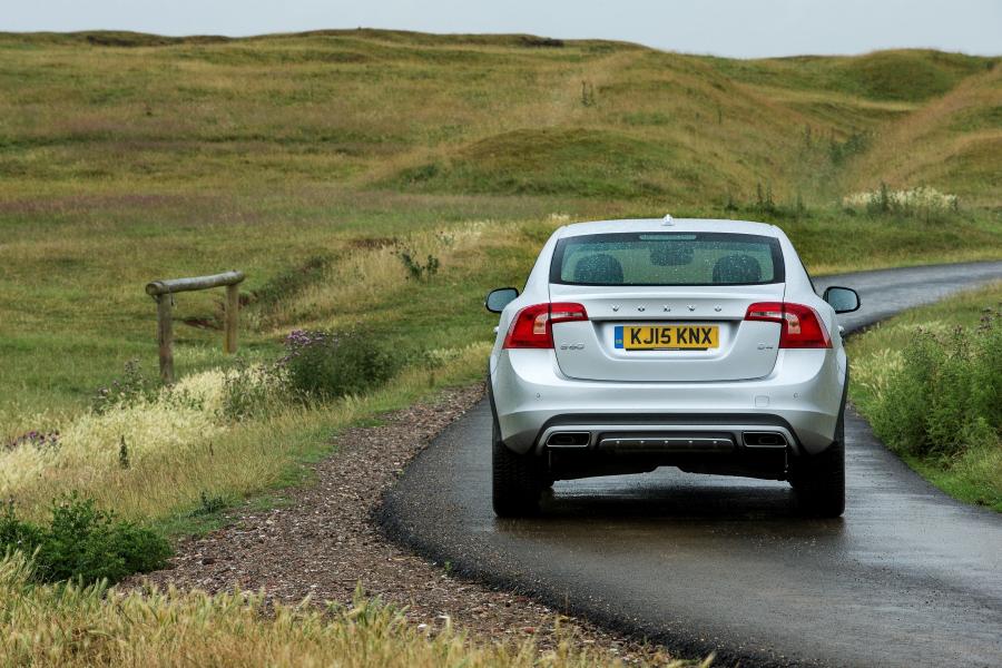  Volvo S60 Cross Country 2015 года  (UK) (фото 2 из 23)